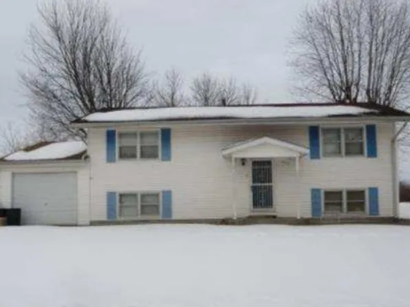 115 Randall Dr, Pleasant Hill, IL 62366