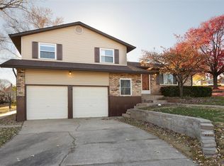 200 Hunters Rdg, Saint Charles, MO 63301
