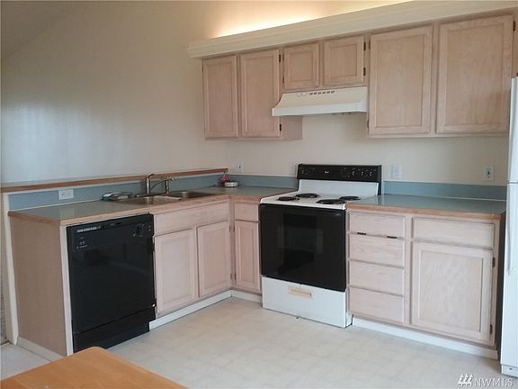 2nd image of 76 Pioneer Ave SE