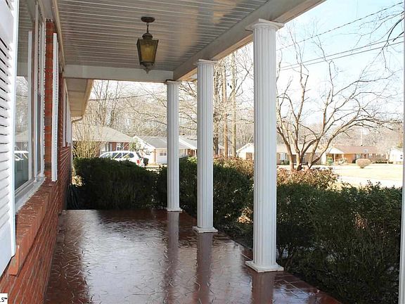 2nd image of 5 Fairlawn Cir