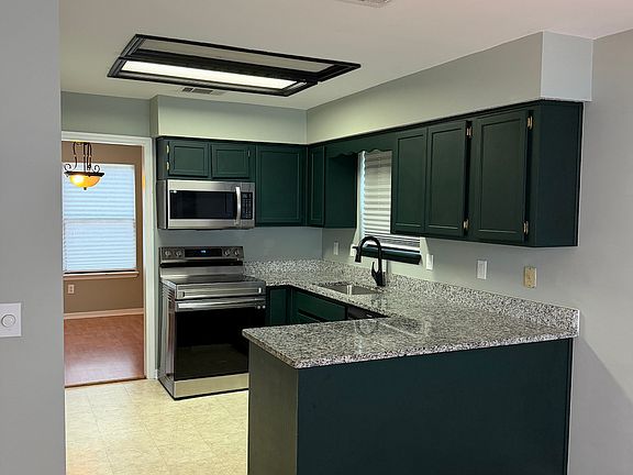 5th image of 203 Millers Trace Dr