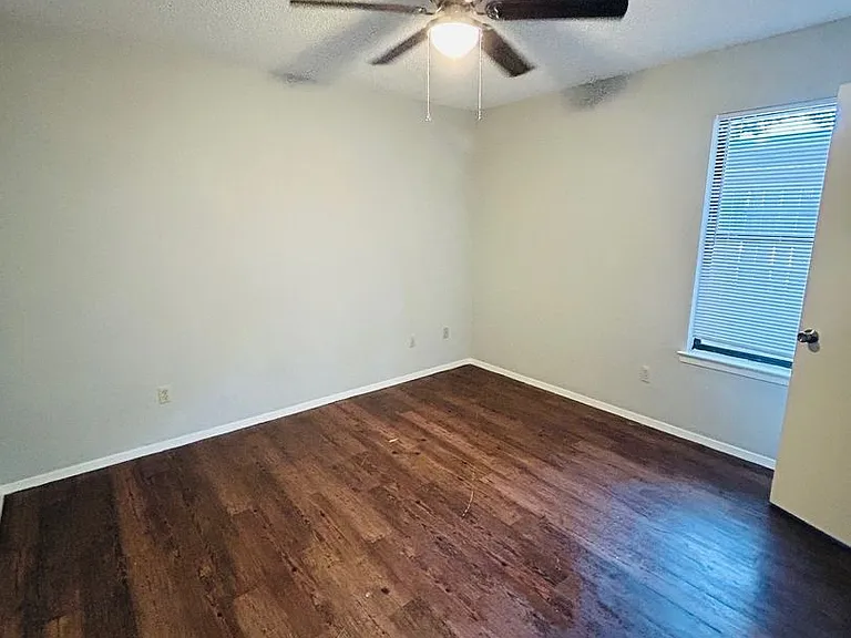 324 Mill Creek Cir — Photo 10