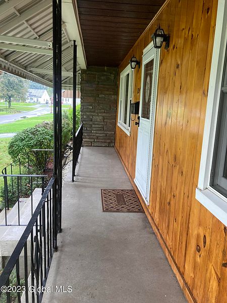 4th image of 120 Lakeview Avenue