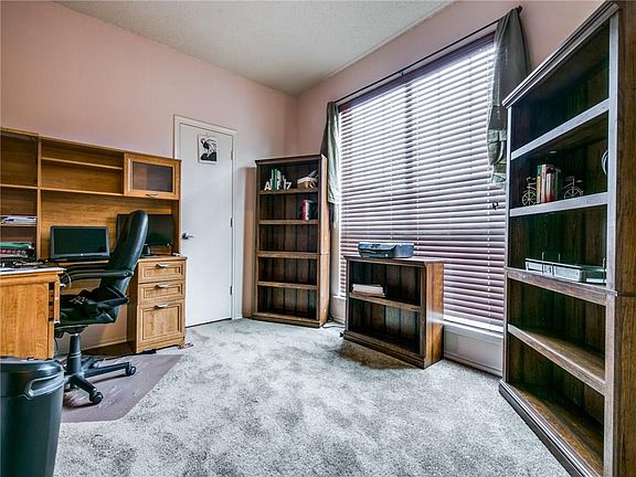 3rd image of 840 Horseshoe Ct