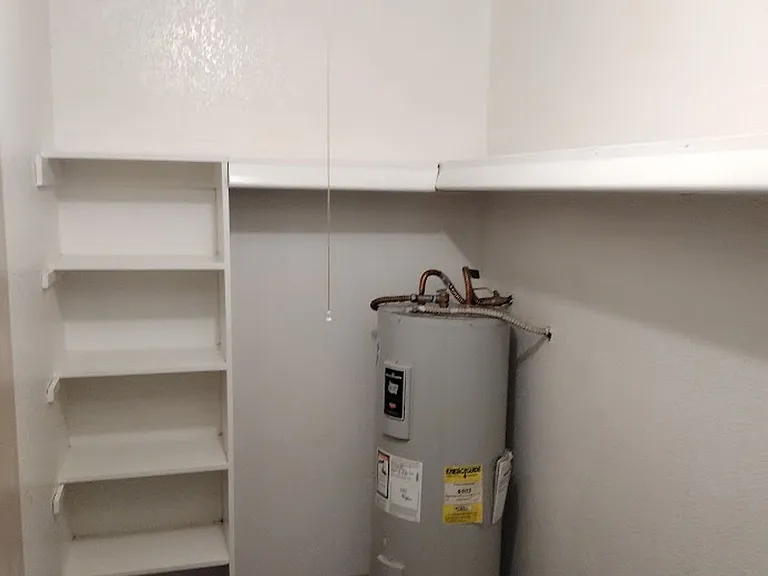 3520 E 2nd St #10 — Photo 8