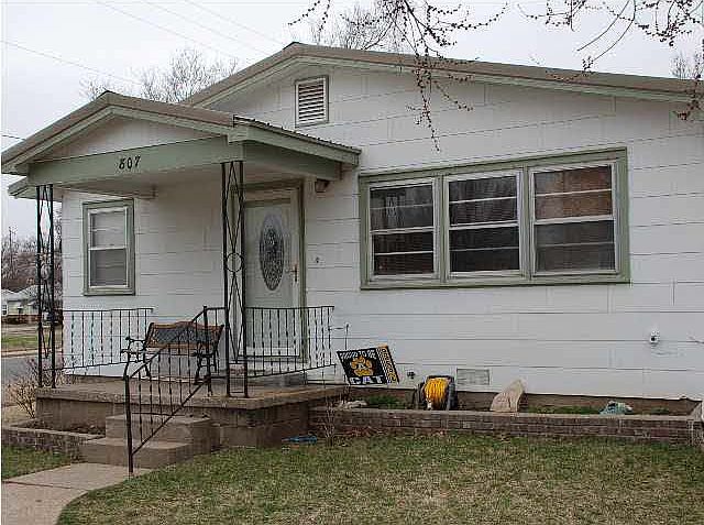 1st image of 807 Sunset Ln