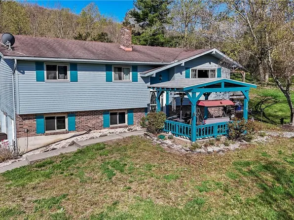 2433 Hickory Ln, Allentown, PA 18106