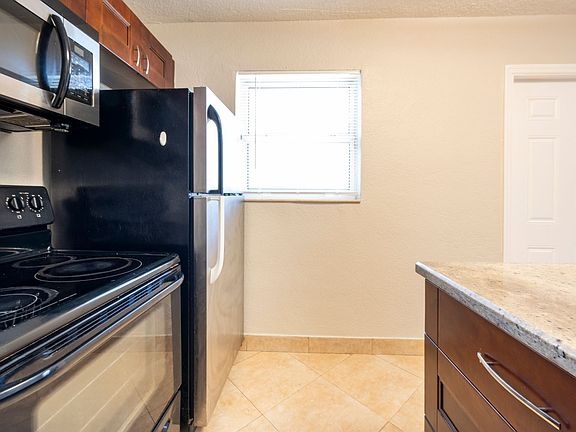 4th image of 1114 SW 4th St APT 3
