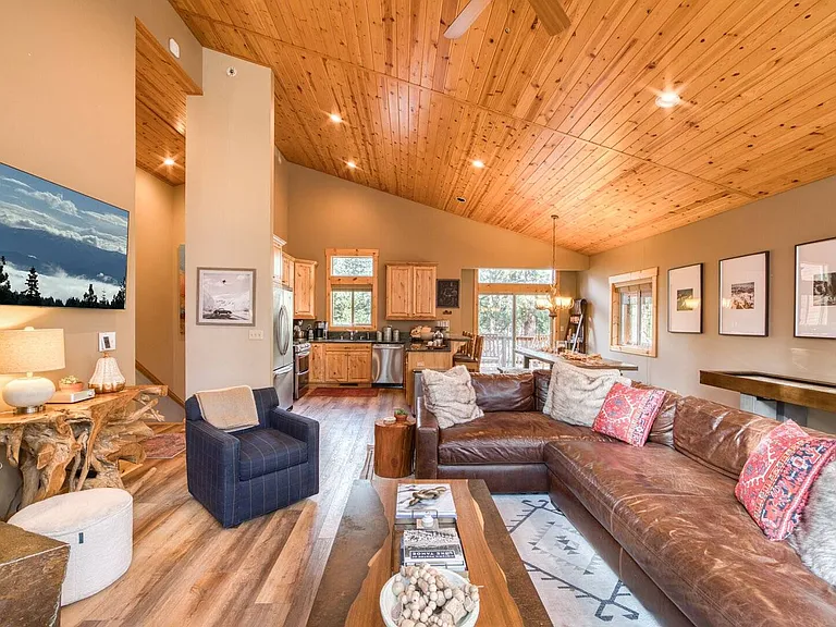 10945 Lausanne Way — Photo 3