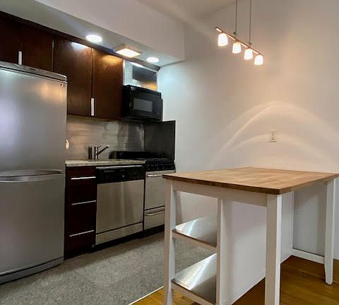 3rd image of 17 W 74th St APT 1A