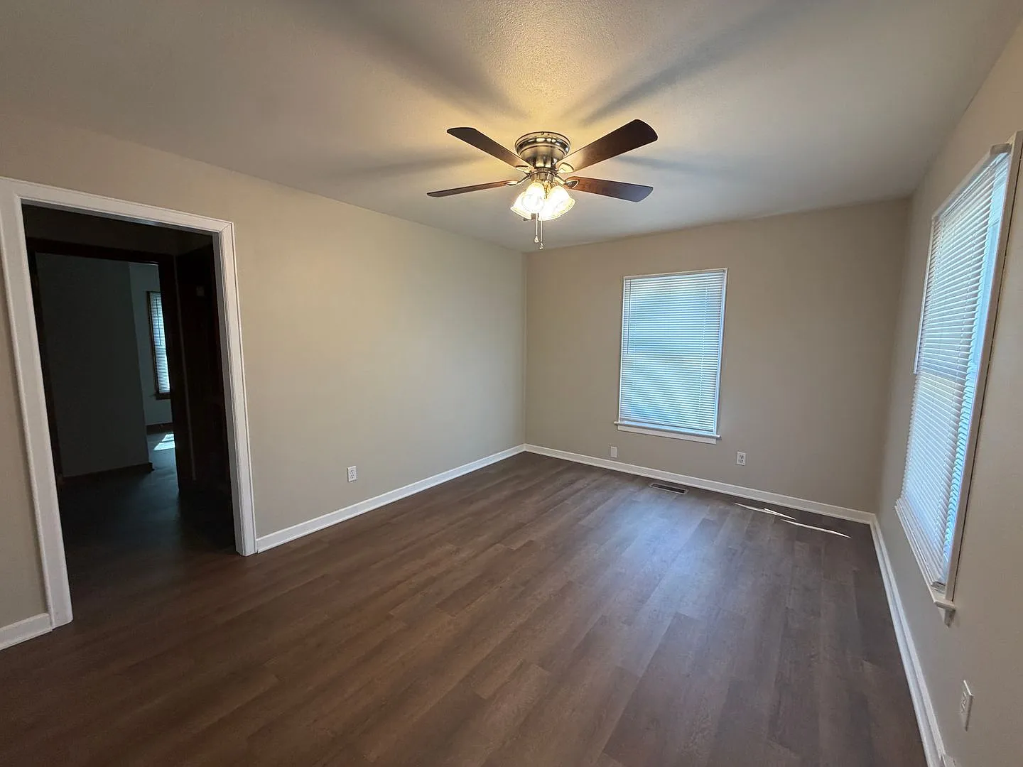 Comfortable 2-Bedroom Home with Covered Parking — Photo 4
