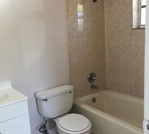 Ensuite bathroom to Front Bedroom