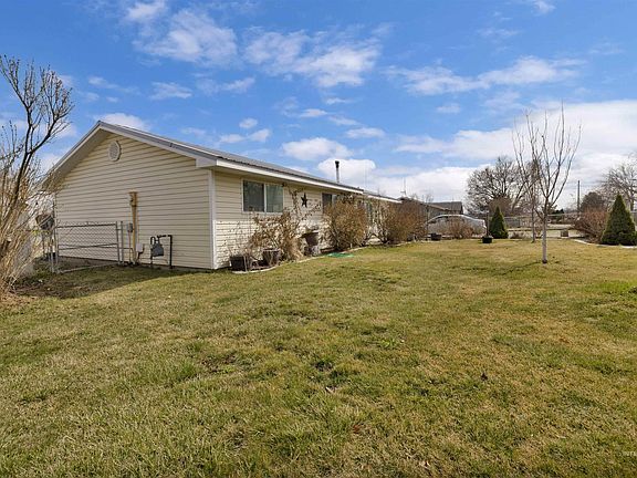 2nd image of 20676 Whittier Dr