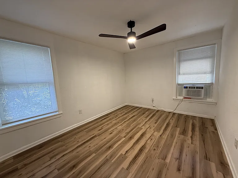 710 F St NW — Photo 8