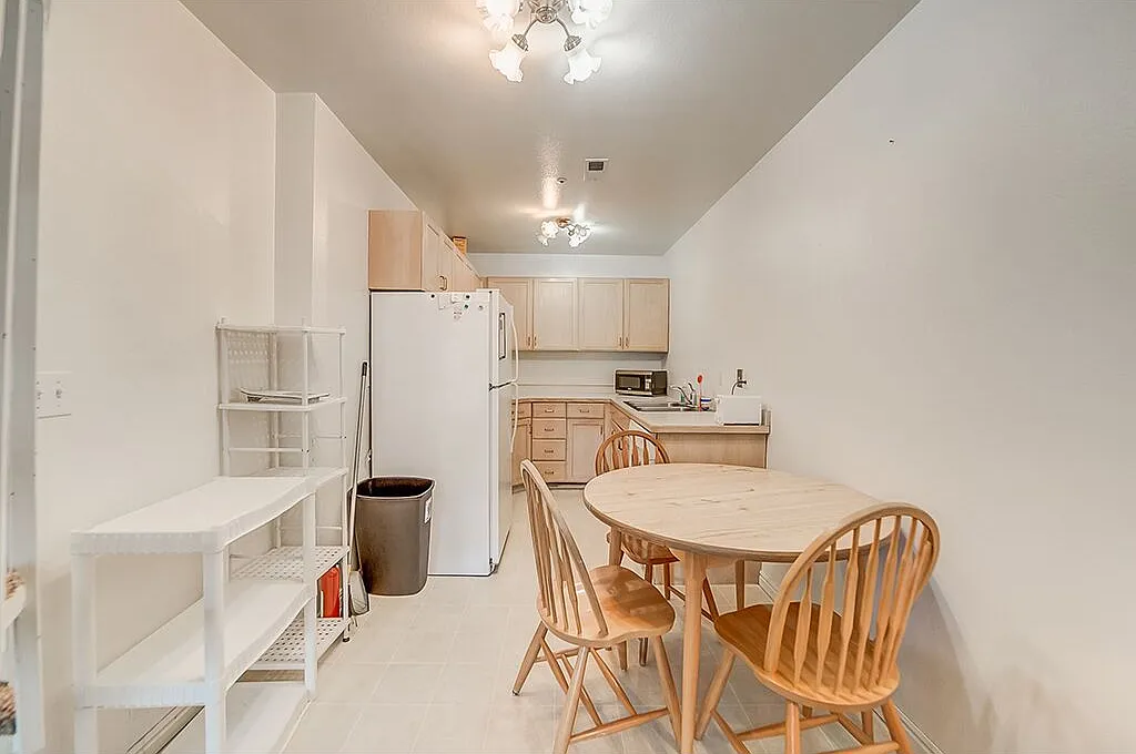 3 bed, 1220 sqft, $569 — Photo 4