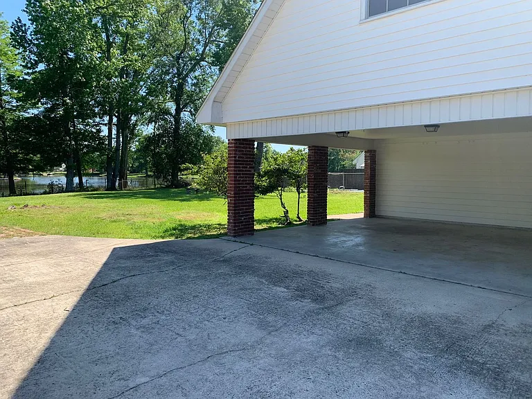 866 W Lakeview Dr — Photo 2