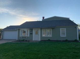 1015 Manor Dr, Streamwood, IL