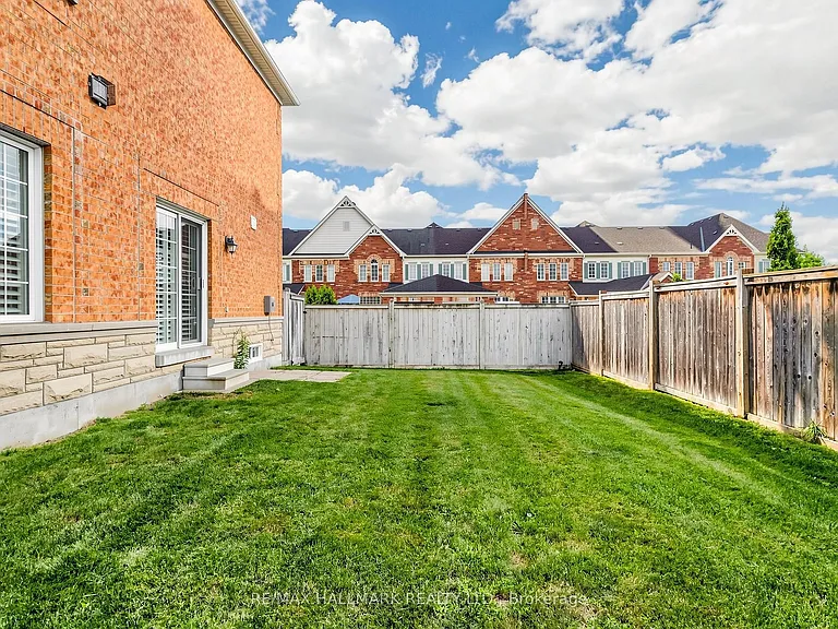72 Middlecote Dr — Photo 46