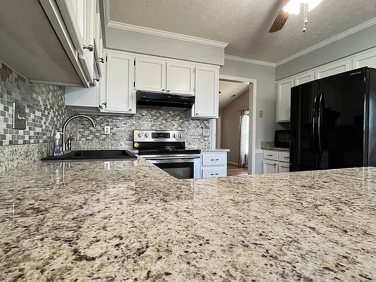 816 Market Pl — Photo 13