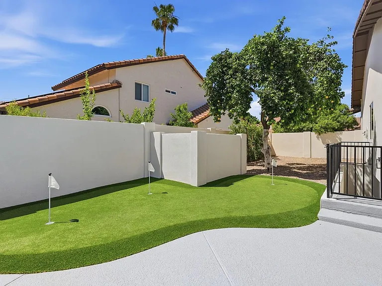 5623 E Claire Dr — Photo 45