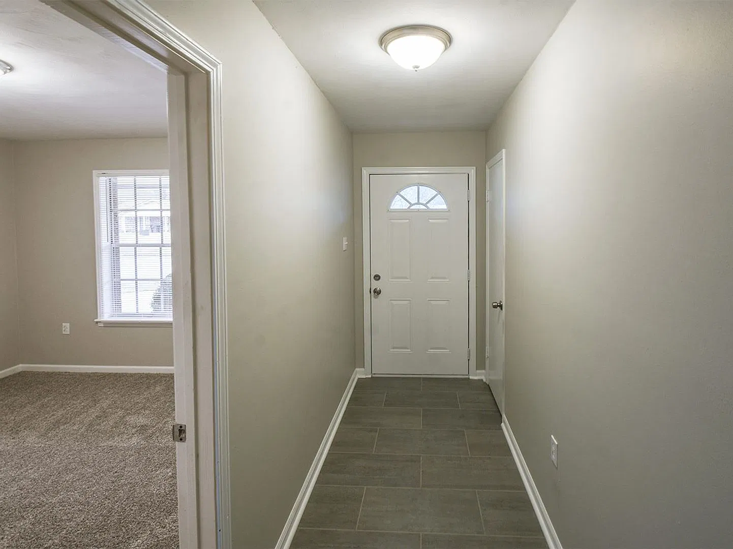 Spacious 3 bedroom 4th office/bedroom , 2 bath home. — Photo 2
