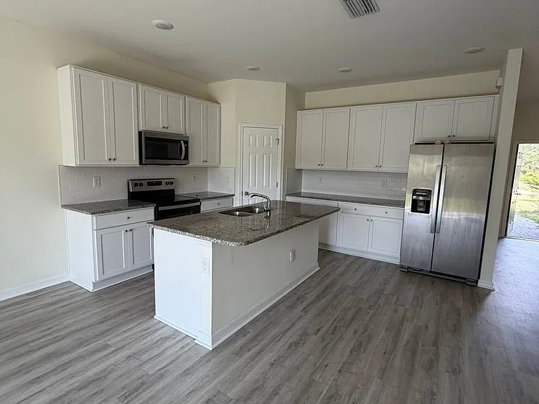 1060 San Cristobal Ave — Photo 13