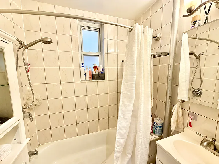 1027 Seneca Ave #2 — Photo 12