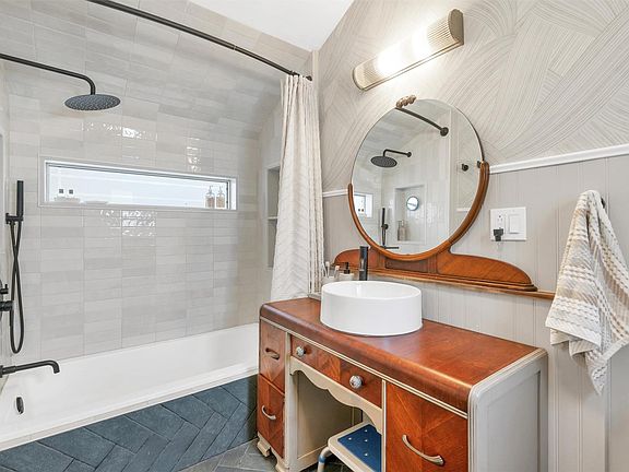 2nd image of 53 Walnut Street E