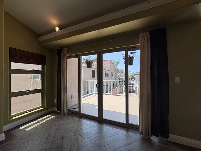 1120 Stanley Ave — Photo 6