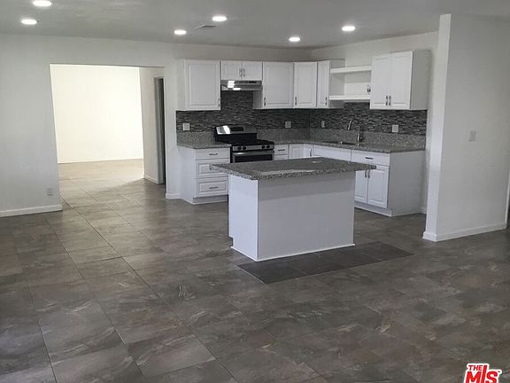 3rd image of 2720 Valencia Dr