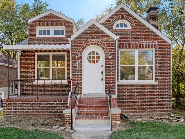 821 Sanders Pl, Saint Louis, MO 63126