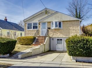 19 Linwood Rd S, Port Washington, NY 11050