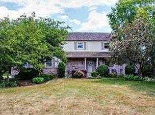 8608 Country Shire Ln, Spring Grove, IL 60081