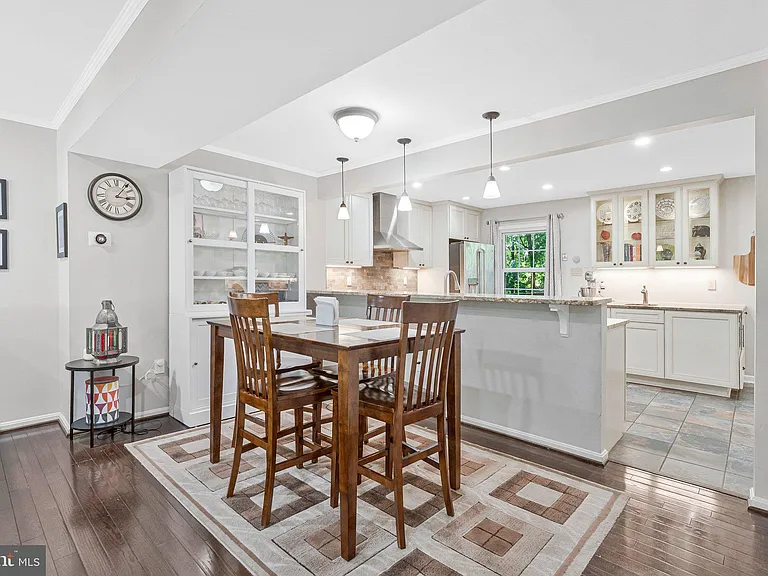 9607 Masterworks Dr — Photo 3