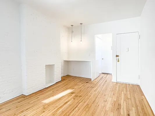 Rented by City Connections Realty | media 8