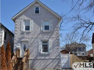 16 2nd St, Highlands, NJ 07732