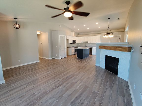 4th image of 1801 Wallace Ct