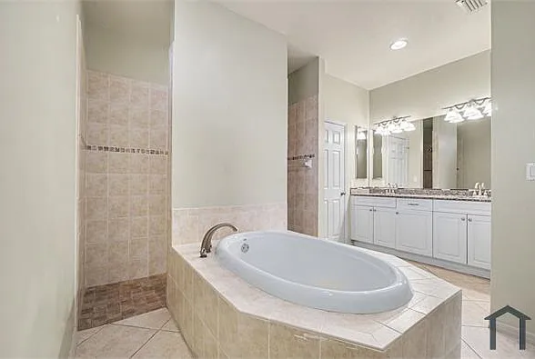 627 SW 47th Ter — Photo 13