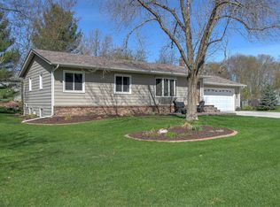 3125 Kenwood St S, Cambridge, MN 55008