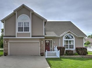 4413 SW Hillside Dr, Lees Summit, MO 64082