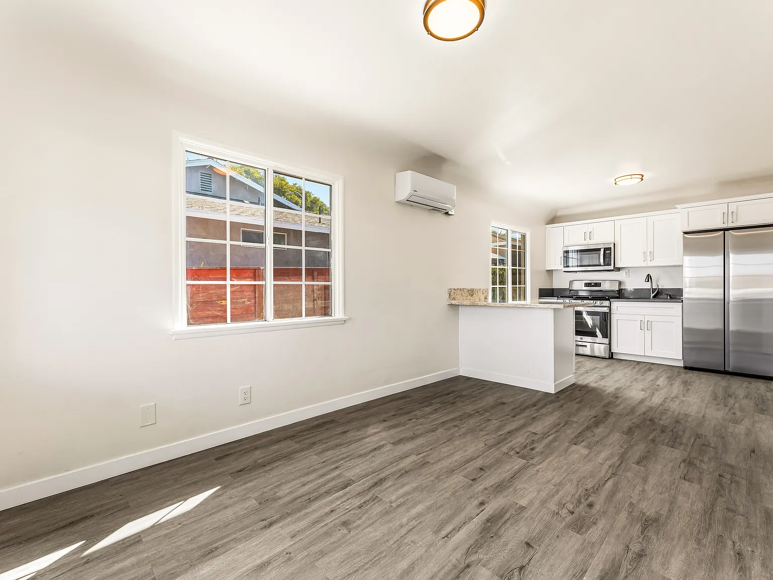 2 bed, 700 sqft, $2,750 — Photo 2