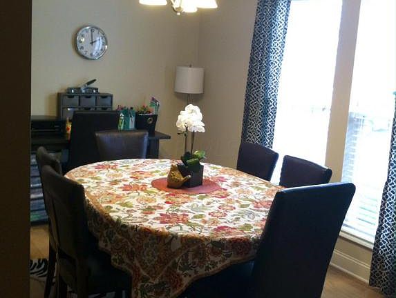 5th image of 615 Foxdale Pl