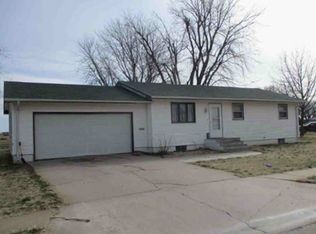 1312 Manor Dr, Holdrege, NE 68949