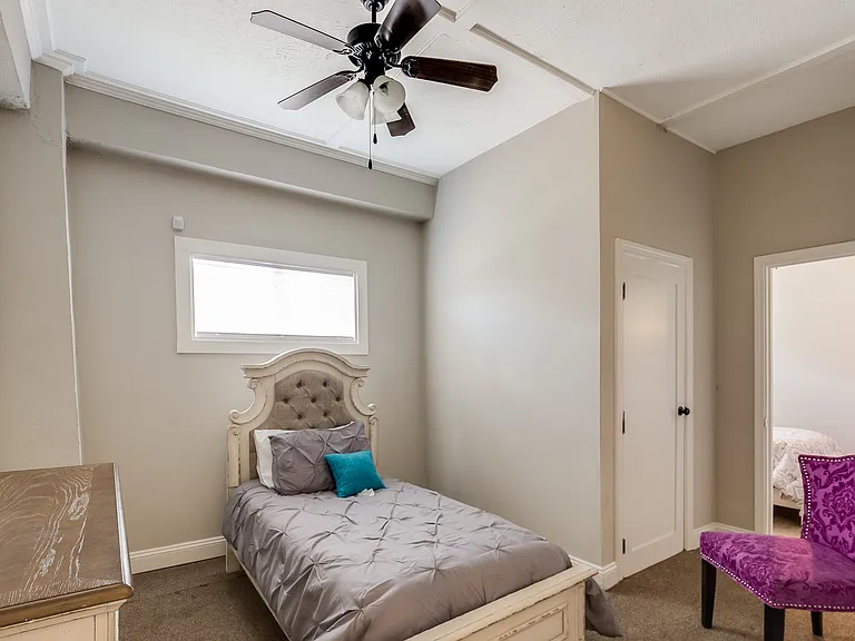 950 N State St — Photo 12
