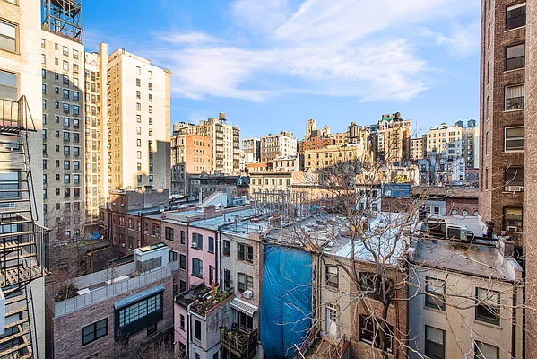 Sold by Leslie J. Garfield | media 7