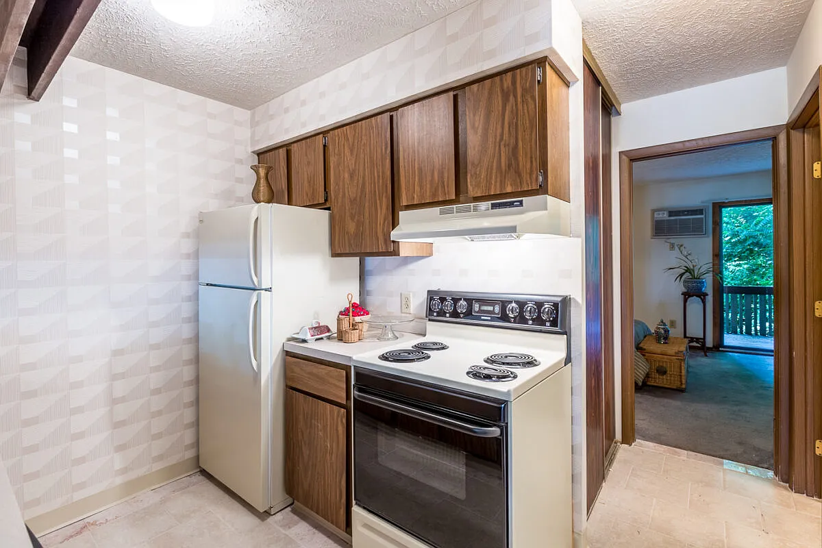 Timber Top Condominiums — Photo 3