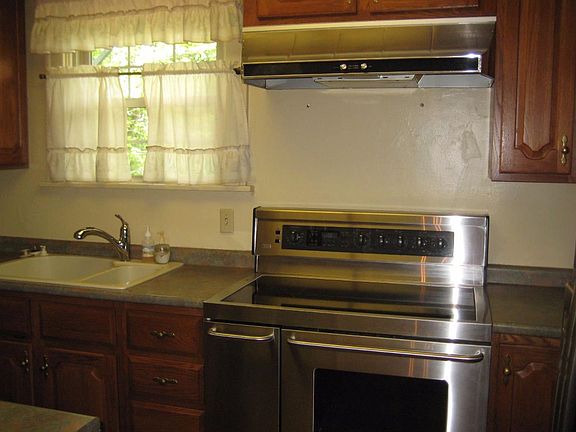 5th image of 2711 Powell Dr