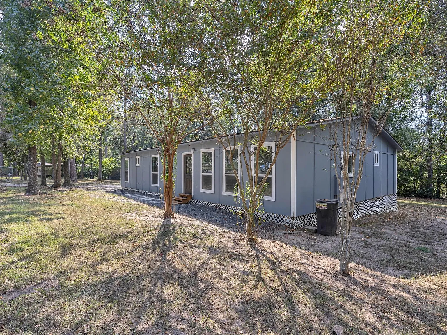 4 bed, 2.0 bath, 1516 sqft, $2,100 — Photo 2