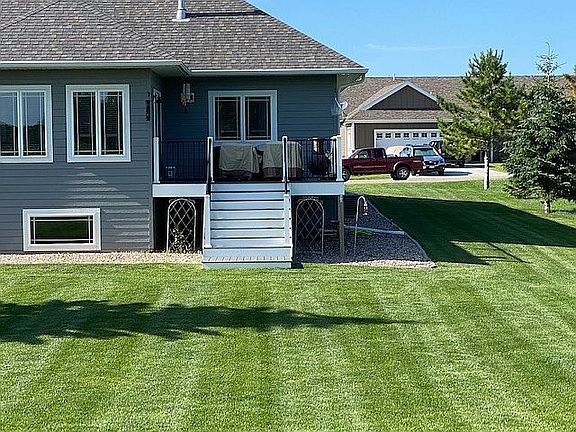 3rd image of 923 Lake Forest Cir