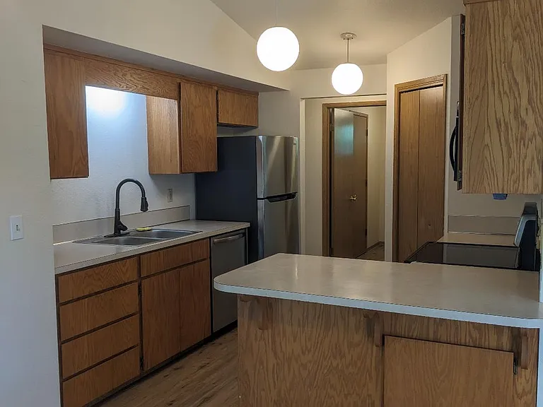 624 107th Ave E — Photo 5